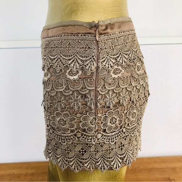 SAN SOUCI Champagne Golden Scalloped LACE SHORTS NWOT Small - Picture 5 of 8